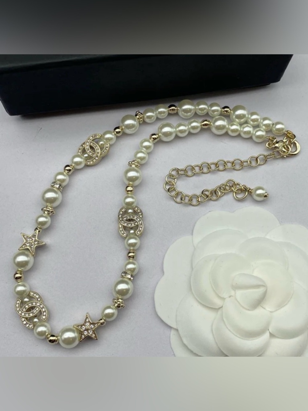 VIP/Novelty Pearl and Gold Chanel Star Necklace